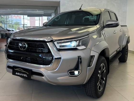 TOYOTA HILUX 2.8 D-4D TURBO DIESEL CD SRX PLUS 4X4 AUTOMÁTICO TOYOTA HILUX 2.8 D-4D TURBO DIESEL CD SRX PLUS 4X4 AUTOMÁTICO